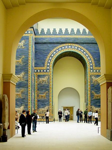 the-ishtar-gate-in-babylon-a-huge-statement-cultural-travel-guide